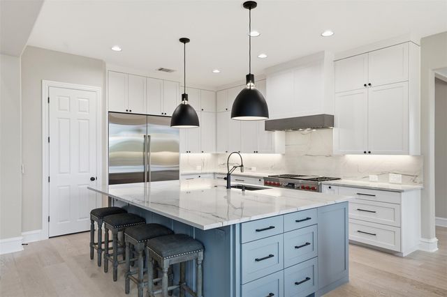 2020 University Club DR, Austin, TX 78732