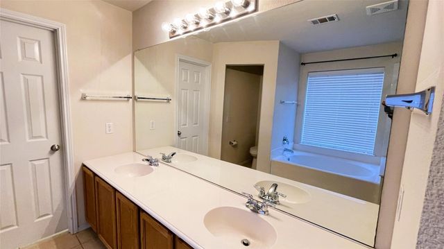 8209 Macgregor Drive, Arlington, TX 76002