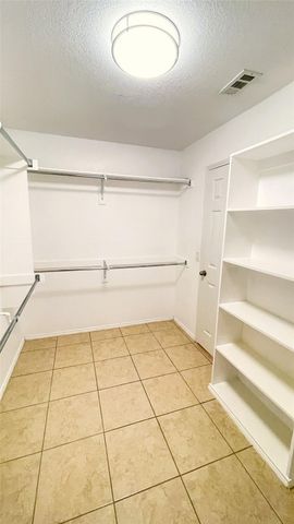 8209 Macgregor Drive, Arlington, TX 76002