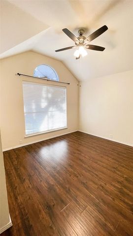 8209 Macgregor Drive, Arlington, TX 76002