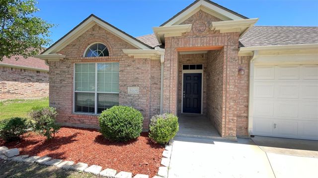 8209 Macgregor Drive, Arlington, TX 76002