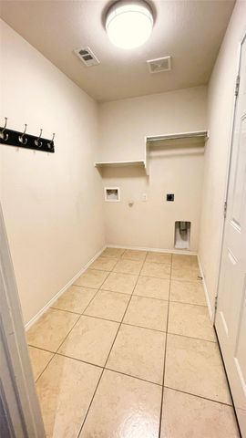 8209 Macgregor Drive, Arlington, TX 76002