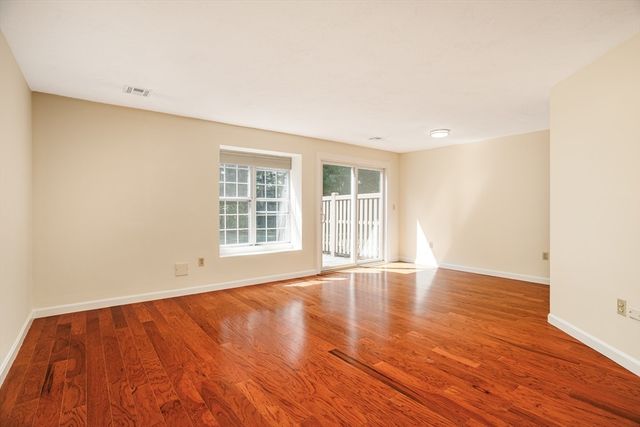 511 Ridgefield Cir 511B, Clinton, MA 01510