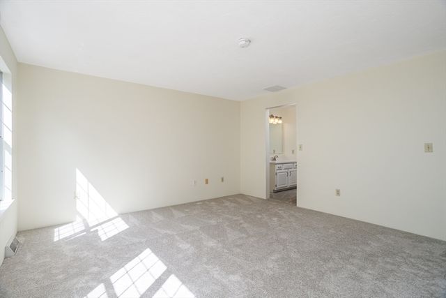 511 Ridgefield Cir 511B, Clinton, MA 01510