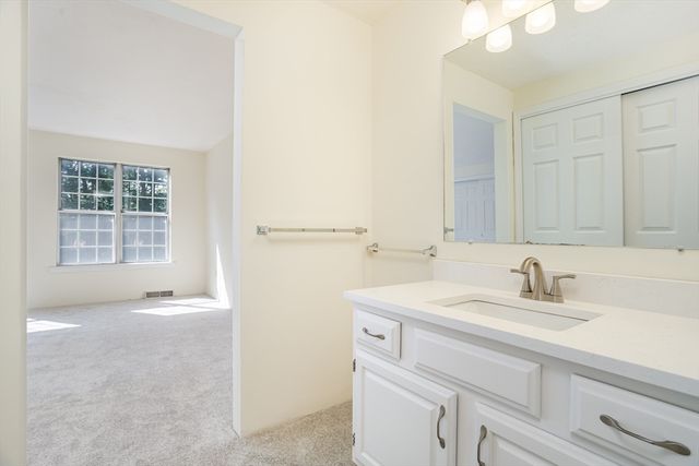 511 Ridgefield Cir 511B, Clinton, MA 01510