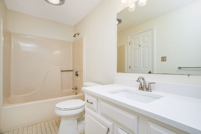 511 Ridgefield Cir 511B, Clinton, MA 01510