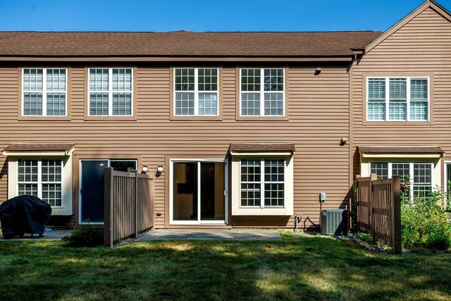 511 Ridgefield Cir 511B, Clinton, MA 01510