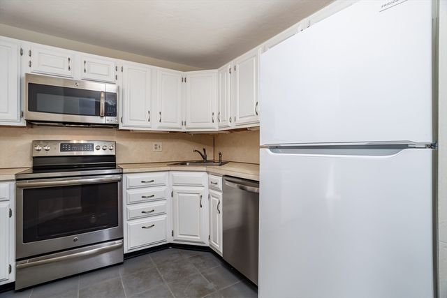 511 Ridgefield Cir 511B, Clinton, MA 01510