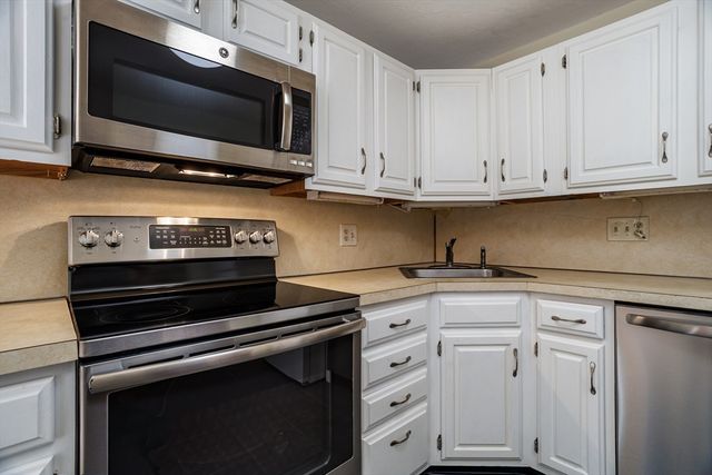 511 Ridgefield Cir 511B, Clinton, MA 01510
