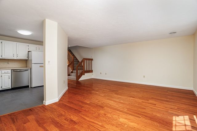511 Ridgefield Cir 511B, Clinton, MA 01510