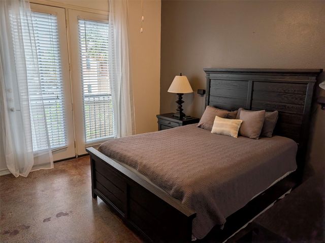 2400 Mccue Road 136, Houston, TX 77056