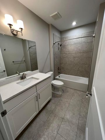 5285 Highpointe Lakes Drive, 303, Columbus, OH 43081