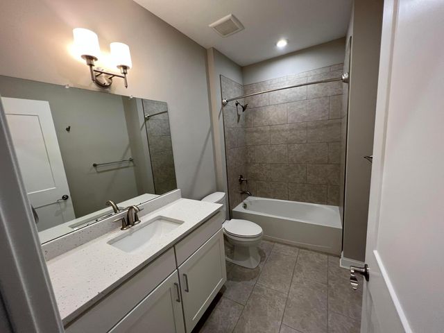 5285 Highpointe Lakes Drive, 303, Columbus, OH 43081