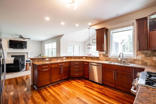 612 Hunters CROSSING, Slinger, WI 53086