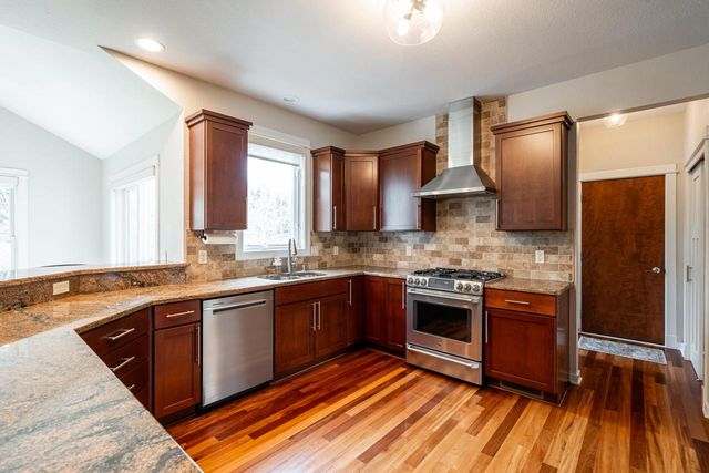 612 Hunters CROSSING, Slinger, WI 53086
