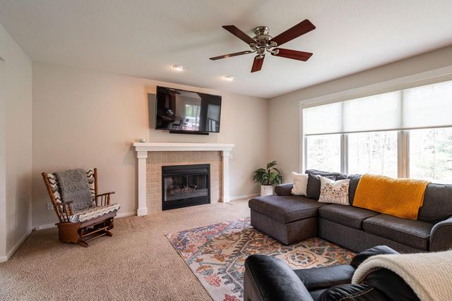 612 Hunters CROSSING, Slinger, WI 53086
