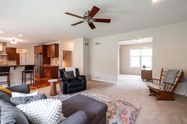 612 Hunters CROSSING, Slinger, WI 53086