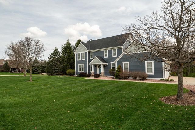 612 Hunters CROSSING, Slinger, WI 53086