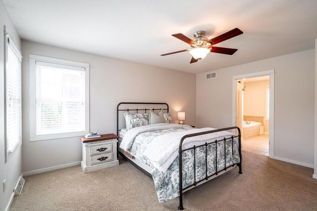 612 Hunters CROSSING, Slinger, WI 53086