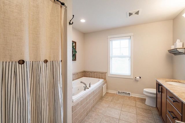 612 Hunters CROSSING, Slinger, WI 53086