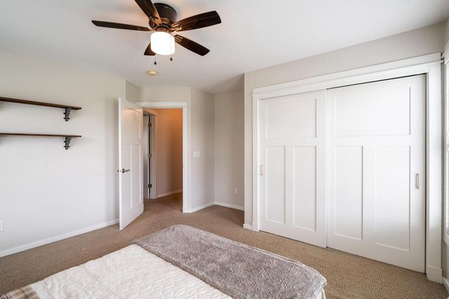 612 Hunters CROSSING, Slinger, WI 53086