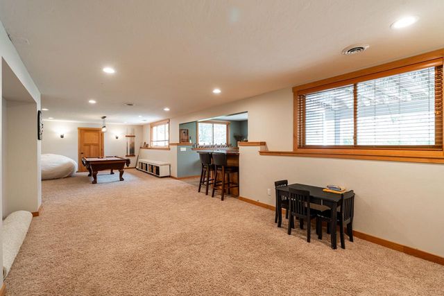 612 Hunters CROSSING, Slinger, WI 53086