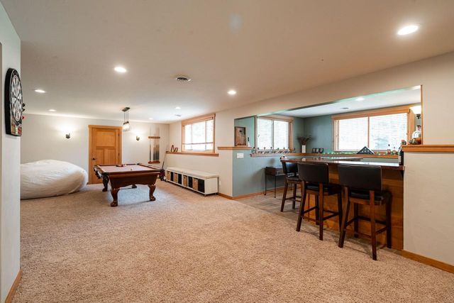 612 Hunters CROSSING, Slinger, WI 53086