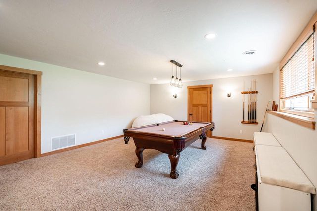 612 Hunters CROSSING, Slinger, WI 53086