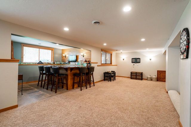 612 Hunters CROSSING, Slinger, WI 53086