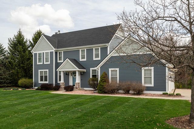 612 Hunters CROSSING, Slinger, WI 53086