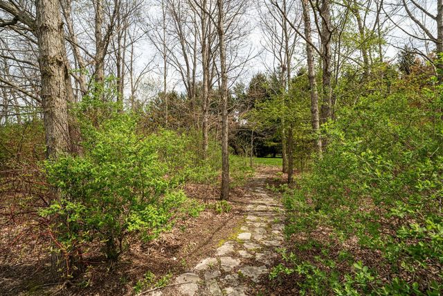 612 Hunters CROSSING, Slinger, WI 53086