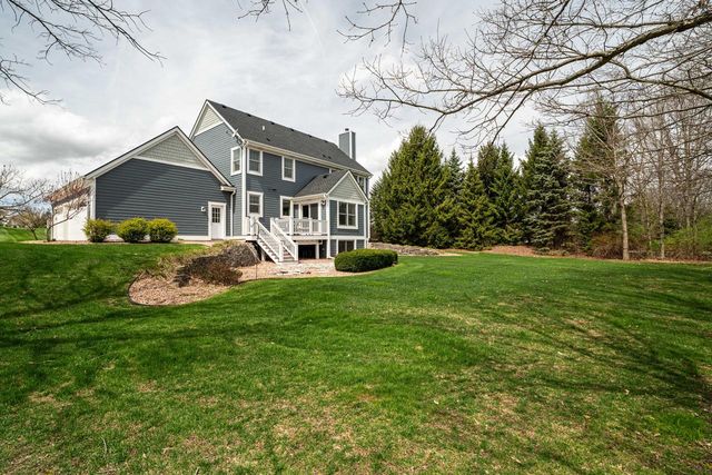 612 Hunters CROSSING, Slinger, WI 53086