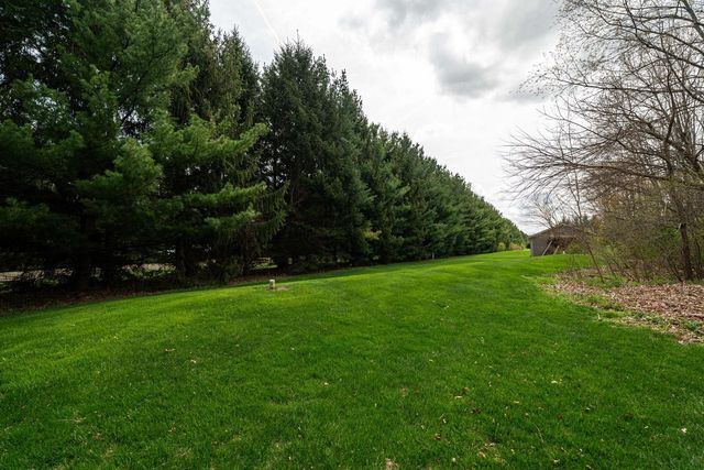 612 Hunters CROSSING, Slinger, WI 53086