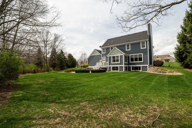 612 Hunters CROSSING, Slinger, WI 53086