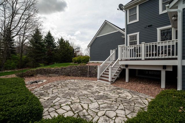 612 Hunters CROSSING, Slinger, WI 53086