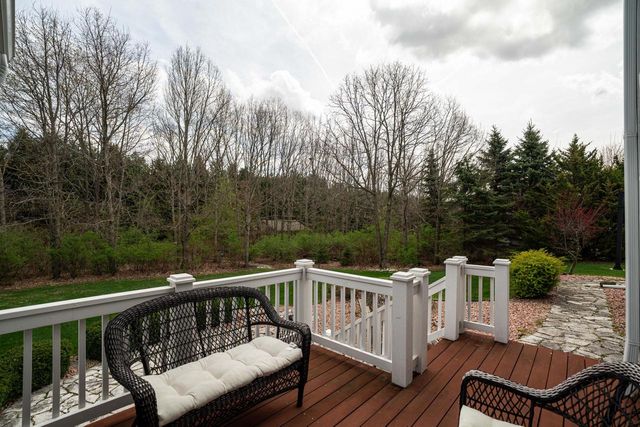 612 Hunters CROSSING, Slinger, WI 53086