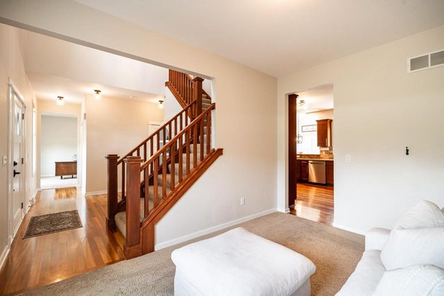 612 Hunters CROSSING, Slinger, WI 53086