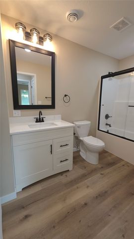 1409 13th Avenue, Belle Plaine, IA 52208