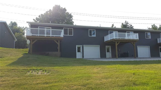 1409 13th Avenue, Belle Plaine, IA 52208