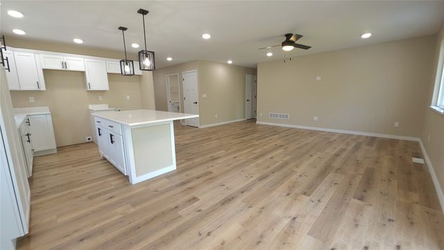 1409 13th Avenue, Belle Plaine, IA 52208