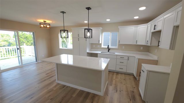 1409 13th Avenue, Belle Plaine, IA 52208