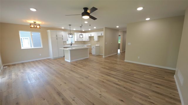 1409 13th Avenue, Belle Plaine, IA 52208