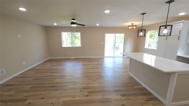 1409 13th Avenue, Belle Plaine, IA 52208