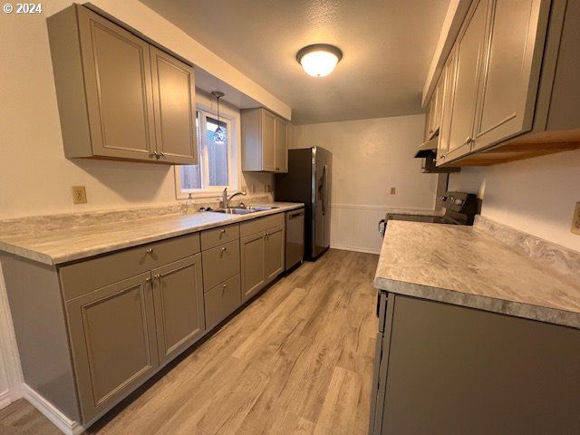 907 GREENWOOD Ave, Reedsport, OR 97467