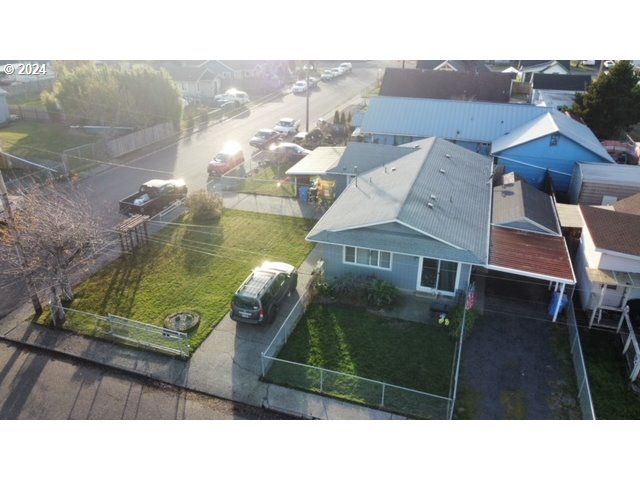 907 GREENWOOD Ave, Reedsport, OR 97467