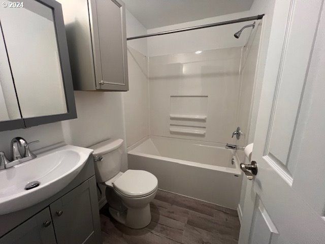 907 GREENWOOD Ave, Reedsport, OR 97467