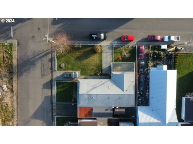 907 GREENWOOD Ave, Reedsport, OR 97467