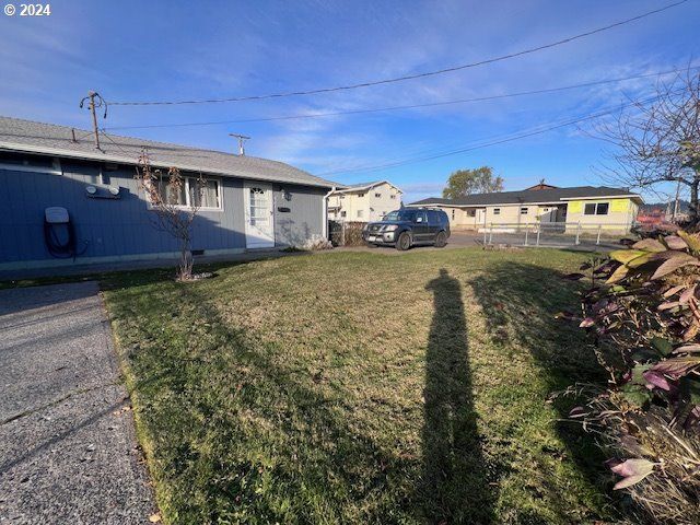 907 GREENWOOD Ave, Reedsport, OR 97467