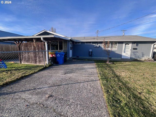 907 GREENWOOD Ave, Reedsport, OR 97467