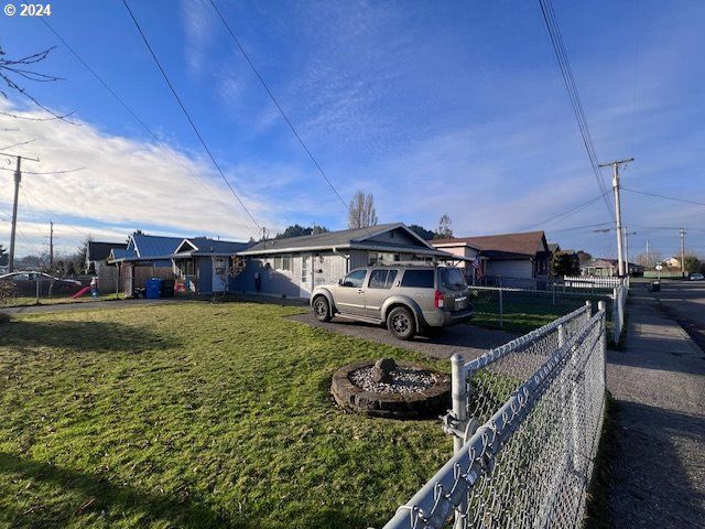 907 GREENWOOD Ave, Reedsport, OR 97467